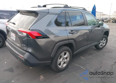2021 Toyota Rav4 Xle z USA, uszkodzony, nr VIN 2T3W1RFVXMC136069